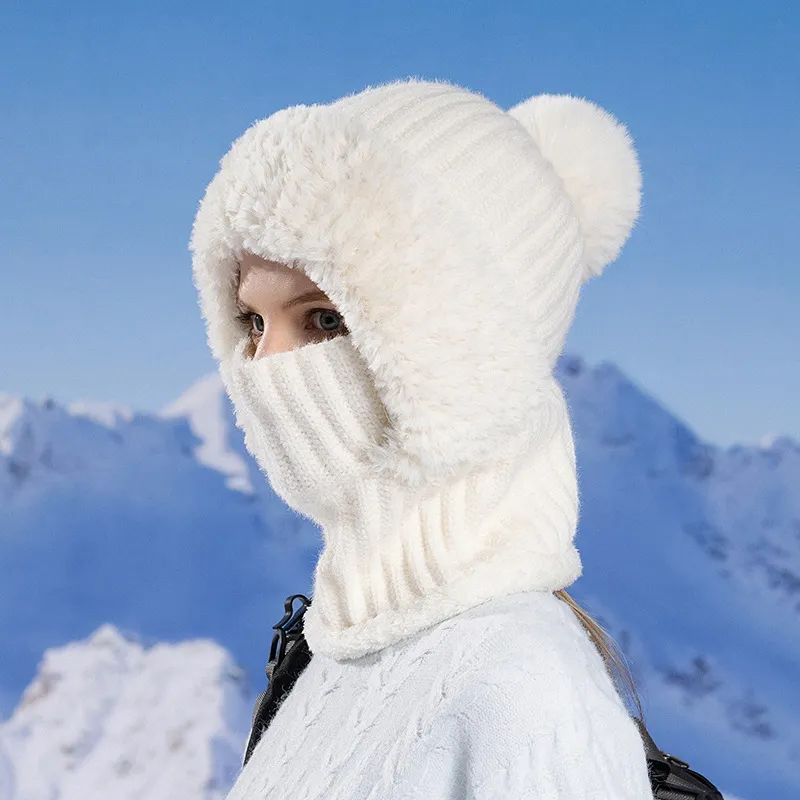 Women's Knitted Hat In Autumn And Winter - White